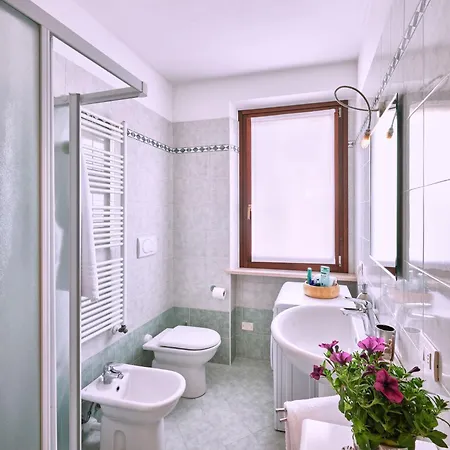 Apartment Miralago - Regarda Travel
